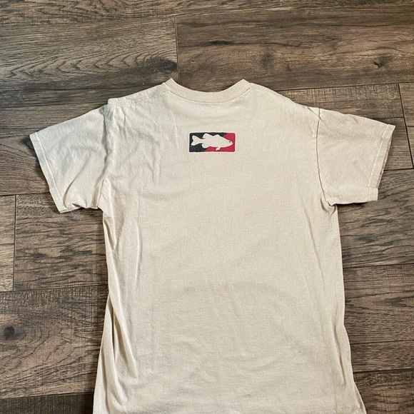 Tackle warehouse t-shirt - Picture 2 of 2